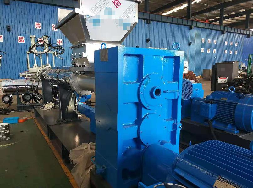 西驰XFC500变频器在塑料挤出机上利用(图1)