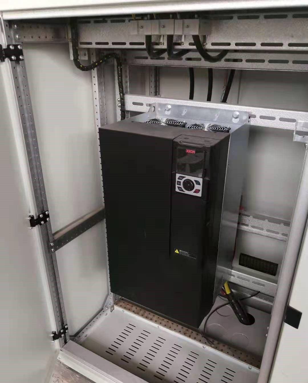 西驰变频器利用白银市某泵房(图1)