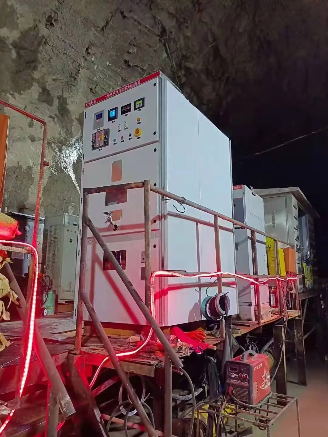 西驰高压软起动装置再度呈此刻沉大水利工程现场(图3)
