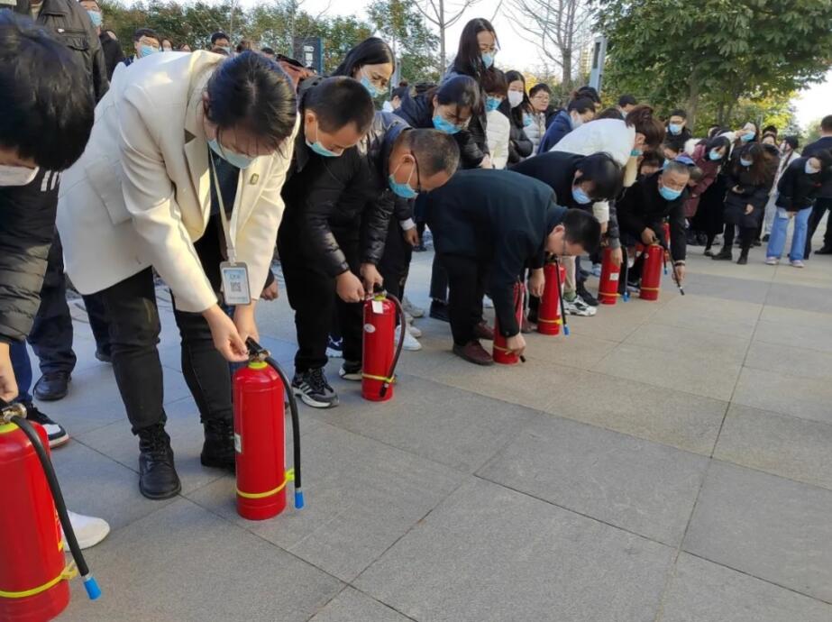 bevictor伟德消防应急演练实录(图4)